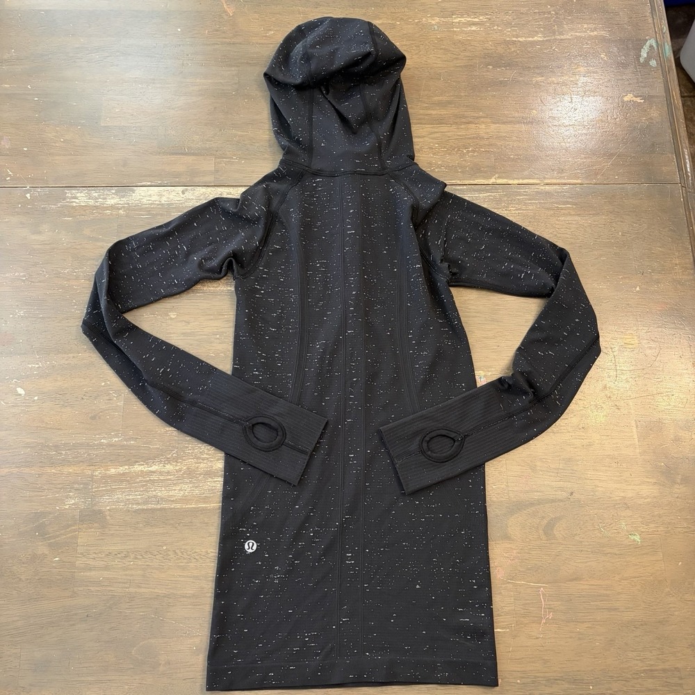 Lululemon Women's Size 2 Swiftly Tech Black 1/2 Zip Performance Shirt Top Hoodie - Picture 3 of 9